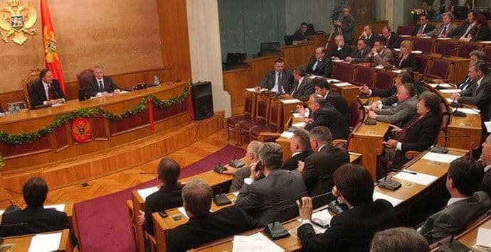 Vlast podržava Predlog zakona, opozicija najavila amandmane Vlast podržava Predlog zakona, opozicija najavila amandmane