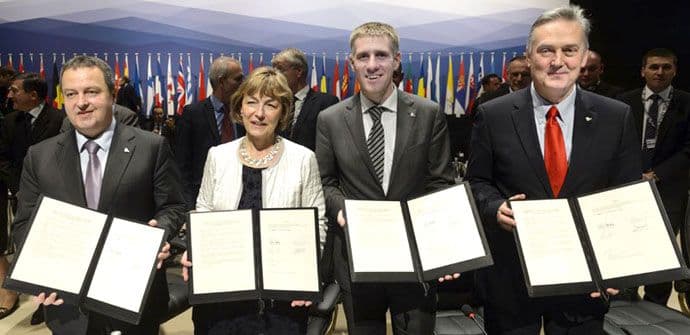 Potpisan sporazum o kontroli naoružanja: Države preuzele odgovornost za regionalnu stabilnost Potpisan sporazum o kontroli naoružanja: Države preuzele odgovornost za regionalnu stabilnost