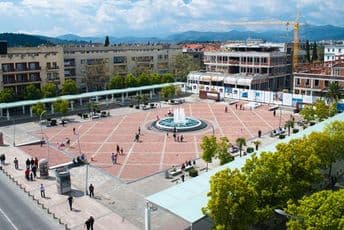 Građani Ulicu Slobode popodne koriste za parking Građani Ulicu Slobode popodne koriste za parking