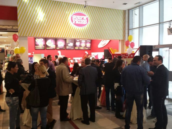 "Zdrava" brza hrana "Surf 'n' Fries" od danas u Delta sitiju "Zdrava" brza hrana "Surf 'n' Fries" od danas u Delta sitiju