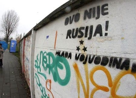 Grafiti u Novom Sadu: Ovo nije Rusija Grafiti u Novom Sadu: Ovo nije Rusija