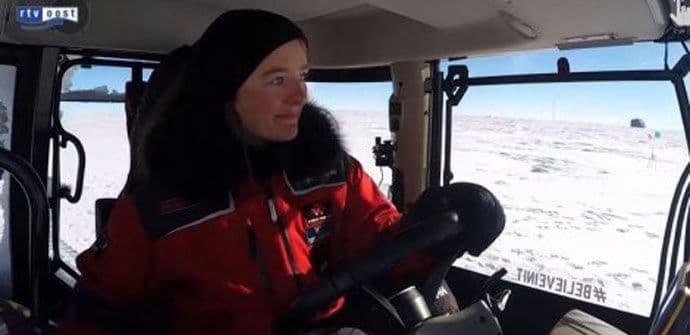 Podvig žene na traktoru ostavio svijet bez daha (VIDEO) Podvig žene na traktoru ostavio svijet bez daha (VIDEO)