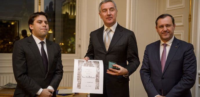 Đukanoviću uručena medalja grada Pariza Đukanoviću uručena medalja grada Pariza