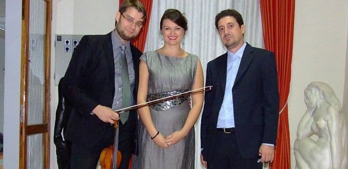 Koncert trija Latković-Simović-Novak u KIC-u u Tuzima Koncert trija Latković-Simović-Novak u KIC-u u Tuzima