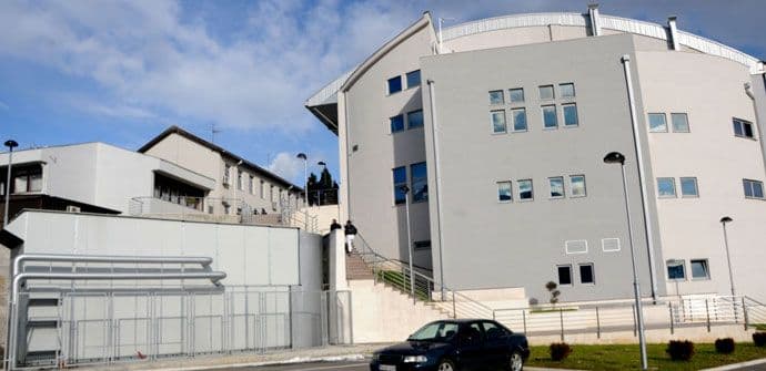 Konjević i Stojanović sa diplomcima V i VI generacije Policijske akademije Konjević i Stojanović sa diplomcima V i VI generacije Policijske akademije