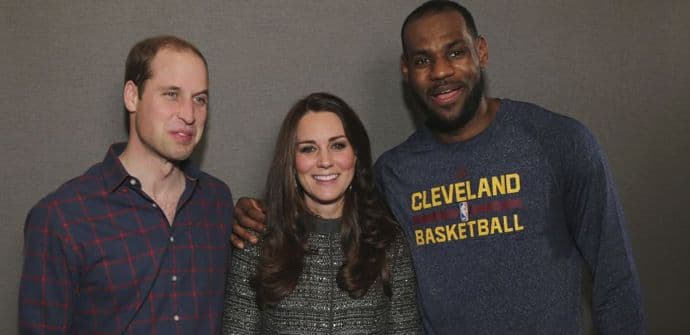 FOTO: Lebron Džejms prekršio protokol FOTO: Lebron Džejms prekršio protokol