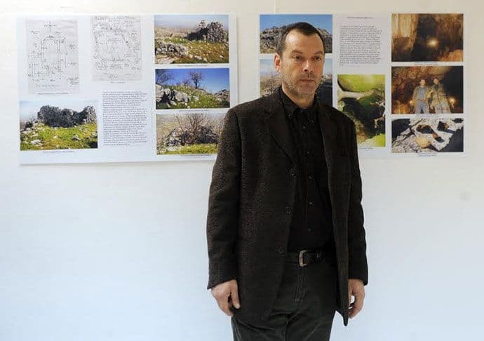 Sa izložbe Slobodana Čukića "Skriveno arheološko blago Podgorice" Sa izložbe Slobodana Čukića "Skriveno arheološko blago Podgorice"