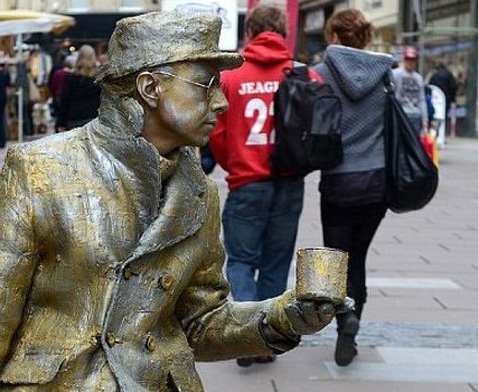 Kako živi Pol Edmides - čovjek statua (VIDEO) Kako živi Pol Edmides - čovjek statua (VIDEO)