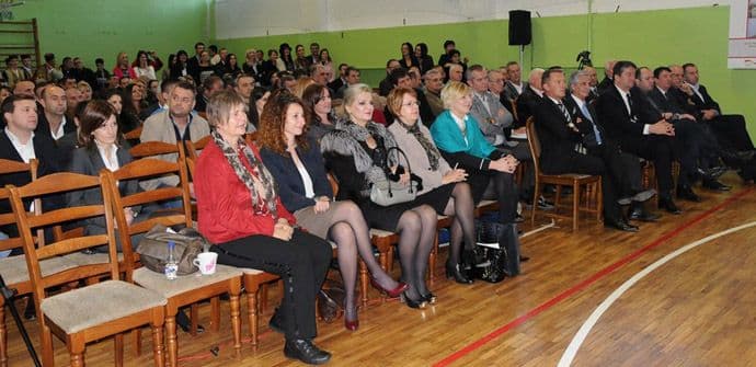 VIDEO: Sedam škola u Nikšiću, Ulcinju i Herceg Novom dobilo bolje uslove za rad VIDEO: Sedam škola u Nikšiću, Ulcinju i Herceg Novom dobilo bolje uslove za rad