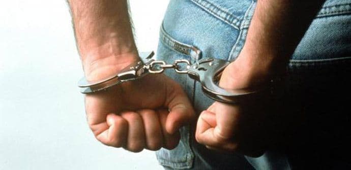 Osumnjičen da je u toku vožnje pištoljem prijetio sugrađanima Osumnjičen da je u toku vožnje pištoljem prijetio sugrađanima