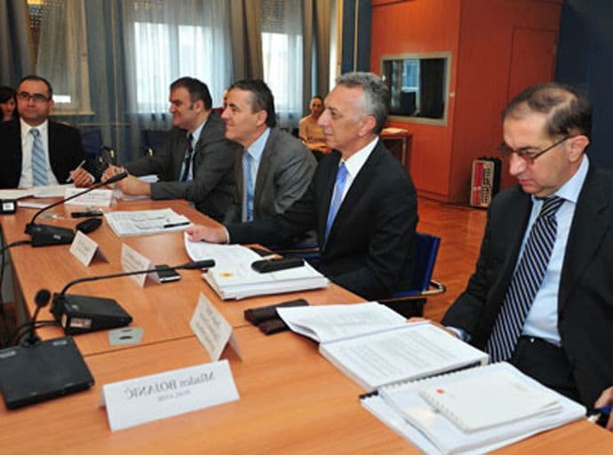 ŽUGIĆ: Princip pravednosti se mora ugraditi u zakon o zaradama u javnom sektoru ŽUGIĆ: Princip pravednosti se mora ugraditi u zakon o zaradama u javnom sektoru