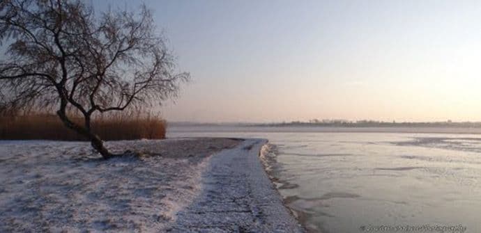 Rumunija: Helikopter se srušio u ledeno jezero, troje nestalih Rumunija: Helikopter se srušio u ledeno jezero, troje nestalih
