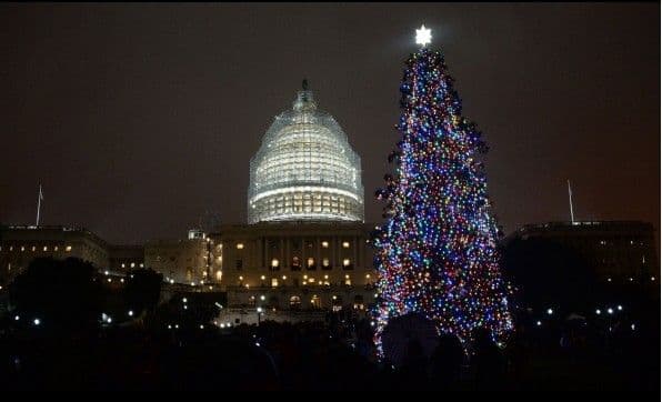 Praznična atmosfera stigla u metropole Praznična atmosfera stigla u metropole