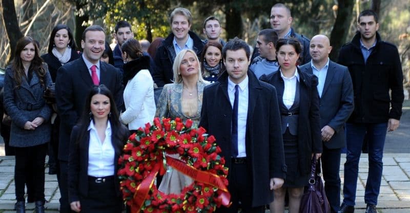 Predstavnici Pozitivne položili vijenac na Spomenik partizanu borcu Predstavnici Pozitivne položili vijenac na Spomenik partizanu borcu