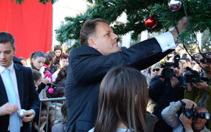 VIDEO: Centar Podgorice u znaku proslave, Stijepović kitio jelku sa građanima VIDEO: Centar Podgorice u znaku proslave, Stijepović kitio jelku sa građanima