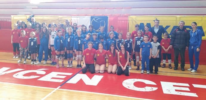 OSCG uručio lopte „Lovćenu“ i „Liberu“ OSCG uručio lopte „Lovćenu“ i „Liberu“