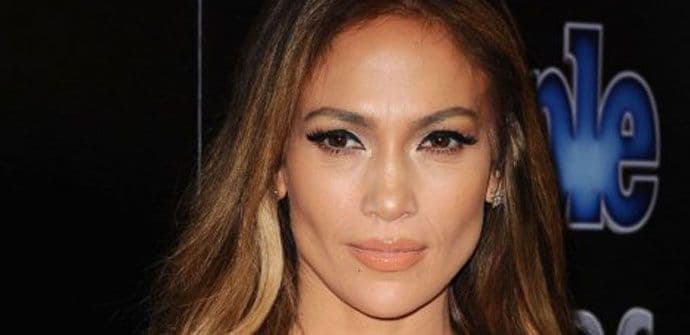 Dekolte Dženifer Lopez koji će vas oboriti s nogu  Dekolte Dženifer Lopez koji će vas oboriti s nogu