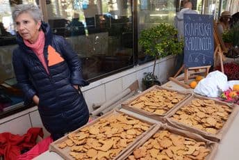 FOTO: Dječiji "Novogodišnji bazar" humanitarnog karaktera u Budvi FOTO: Dječiji "Novogodišnji bazar" humanitarnog karaktera u Budvi
