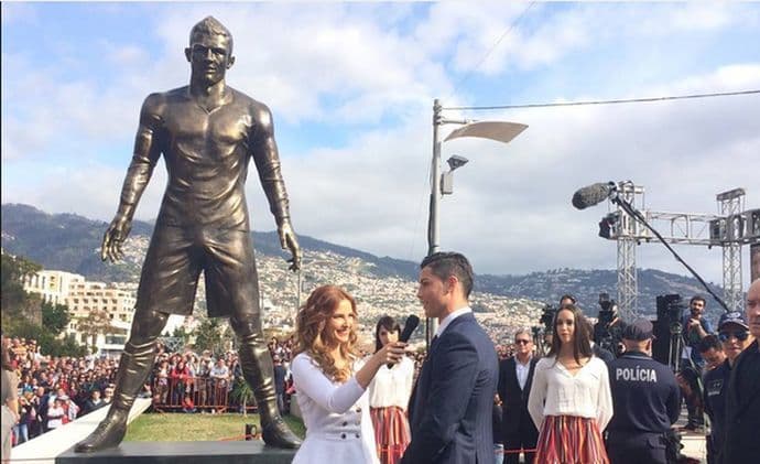 Ronaldu statua u rodnom gradu Ronaldu statua u rodnom gradu