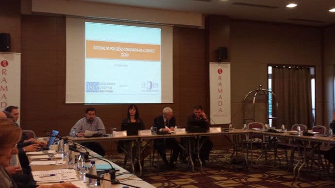 Prosječna plata novinara 470 eura, svaki četvrti radi prekovremeno Prosječna plata novinara 470 eura, svaki četvrti radi prekovremeno