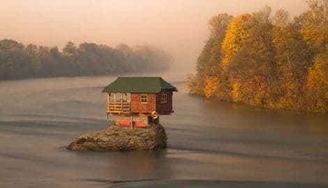 Čuvena kućica na Drini ne prestaje da očarava svijet Čuvena kućica na Drini ne prestaje da očarava svijet