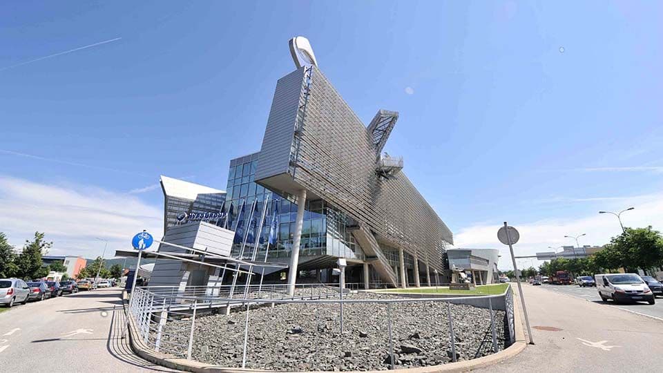 Advent International" i EBRD kupili sve podružnice Hypo banke JIE Advent International" i EBRD kupili sve podružnice Hypo banke JIE