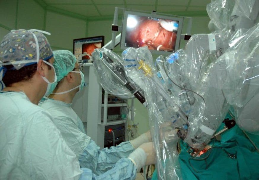 UHAPŠEN POZNATI GINEKOLOG:  Sumnja se da je uzeo mito za abortus u petom mjesecu UHAPŠEN POZNATI GINEKOLOG:  Sumnja se da je uzeo mito za abortus u petom mjesecu