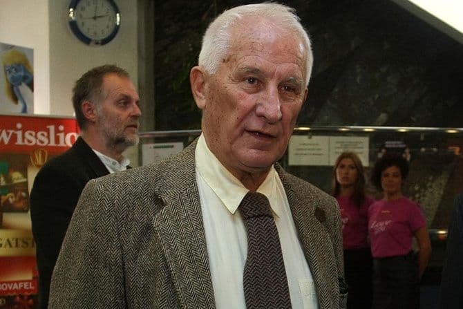 BEĆKOVIĆ: Šta će žene u SANU kada su muškarci sposobniji i nadareniji BEĆKOVIĆ: Šta će žene u SANU kada su muškarci sposobniji i nadareniji