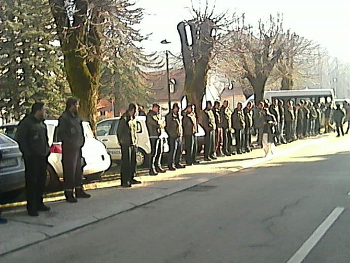 Vatrogasci na Cetinju stupili u štrajk upozorenja  Vatrogasci na Cetinju stupili u štrajk upozorenja
