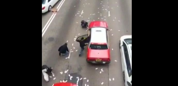 Hong Kong: Dva miliona dolara nestala za par minuta (VIDEO) Hong Kong: Dva miliona dolara nestala za par minuta (VIDEO)