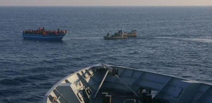 Italija: Za 24 časa spaseno više od 1.000 emigranata Italija: Za 24 časa spaseno više od 1.000 emigranata