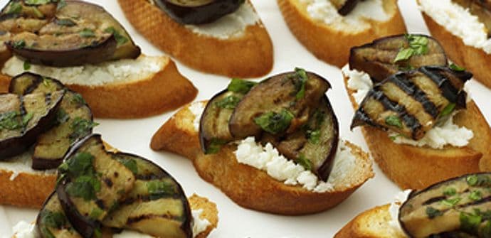 Brzo i ukusno: Krostini s patlidžanom i kozjim sirom Brzo i ukusno: Krostini s patlidžanom i kozjim sirom