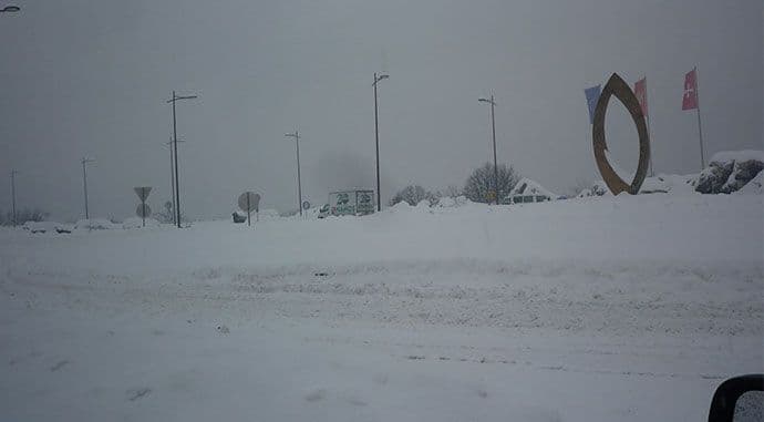 Cetinje pod snijegom, sela u Riječkoj i Katunskoj nahiji bez struje Cetinje pod snijegom, sela u Riječkoj i Katunskoj nahiji bez struje