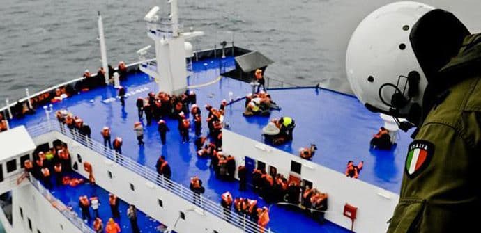 Na zapaljenom grčkom trajektu zarobljena još 161 osoba Na zapaljenom grčkom trajektu zarobljena još 161 osoba