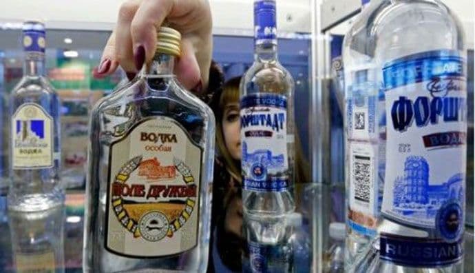 U Rusiji snižena minimalna cijena votke U Rusiji snižena minimalna cijena votke