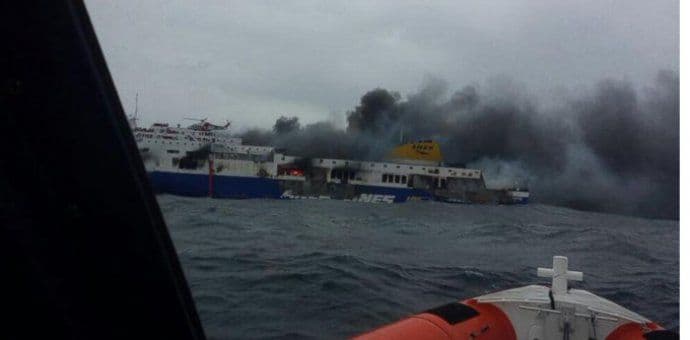 Novi bilans: Desetoro poginulo na zapaljenom trajektu, ostali evakuisani Novi bilans: Desetoro poginulo na zapaljenom trajektu, ostali evakuisani