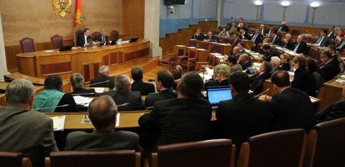 Odgođena sjednica parlamenta Odgođena sjednica parlamenta