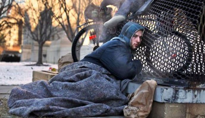 Beskućnici u Francuskoj umiru od hladnoće Beskućnici u Francuskoj umiru od hladnoće