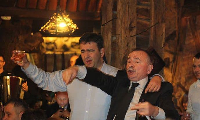 FOTO: Kako je Medojević pozdravio Perovića i Ivanovića! FOTO: Kako je Medojević pozdravio Perovića i Ivanovića!