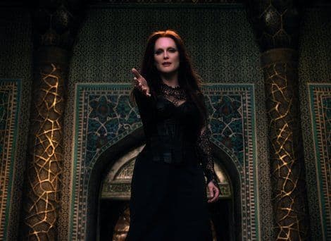 VIDEO: Džulijen Mur kao zla kraljica VIDEO: Džulijen Mur kao zla kraljica