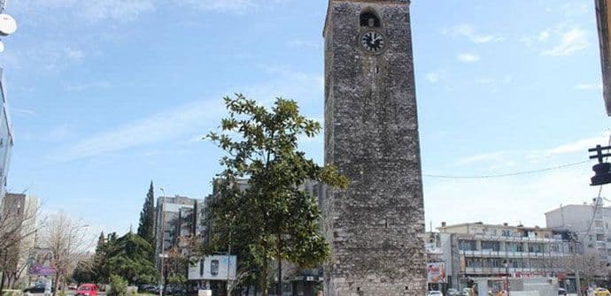 Građani prijavljuju policiji: Vanzemaljci slijeću kod Sahat-kule, Tara nestaje Građani prijavljuju policiji: Vanzemaljci slijeću kod Sahat-kule, Tara nestaje