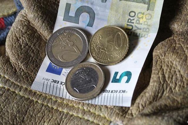 Fingirani pregovori oko minimalca, uvesti zatvor zbog neuplaćivanja doprinosa Fingirani pregovori oko minimalca, uvesti zatvor zbog neuplaćivanja doprinosa