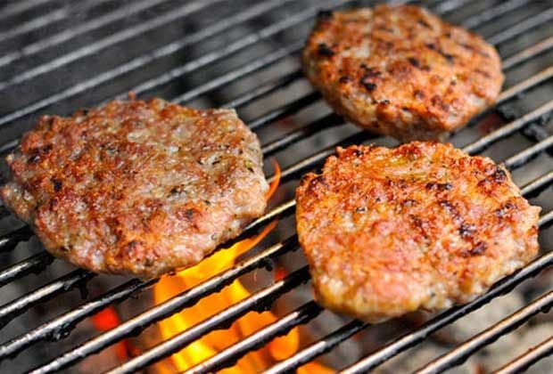 Prekomjerni unos hrane može da izazove tegobe Prekomjerni unos hrane može da izazove tegobe