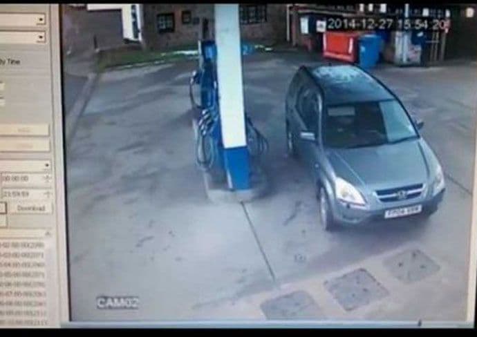 VIDEO: Iz petog puta pogodila gdje se sipa gorivo VIDEO: Iz petog puta pogodila gdje se sipa gorivo