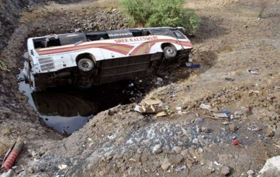 INDIJA: Poginulo najmanje 13 učenika  INDIJA: Poginulo najmanje 13 učenika