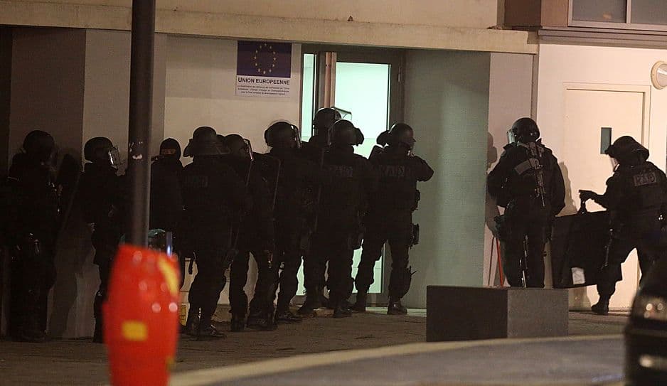 Pariz: Jedan osumnjičeni se predao Pariz: Jedan osumnjičeni se predao