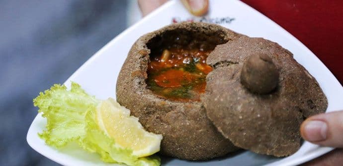 Supa u posudi od hljeba Supa u posudi od hljeba