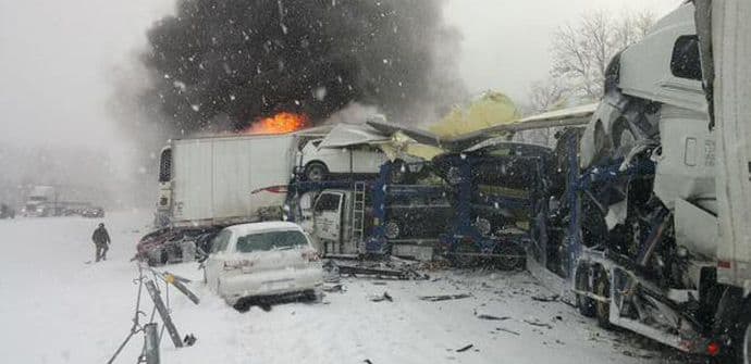 MIČIGEN: Lančani sudar 123 vozila, eksplodirao kamion sa vatrometom (VIDEO) MIČIGEN: Lančani sudar 123 vozila, eksplodirao kamion sa vatrometom (VIDEO)