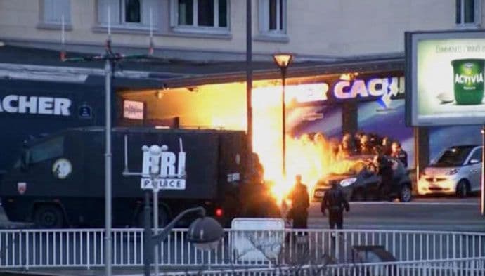 Kod terorista u Francuskoj oružje sa Balkana? Kod terorista u Francuskoj oružje sa Balkana?