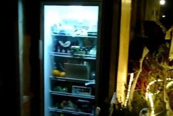 Ulični frižider uljepšava zimu beskućnicima u Briselu (VIDEO)